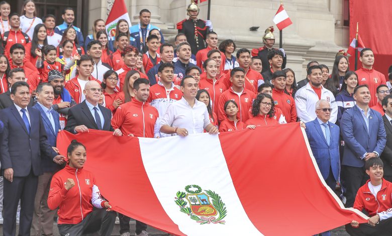 Presidente Jose Jeri Con Autoridades Y Deportistas